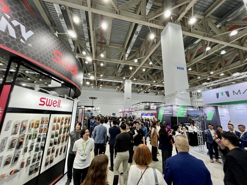台中會展中心開館首展吸引上萬買主進場，帶動五金產業三倍商機。中市府提供