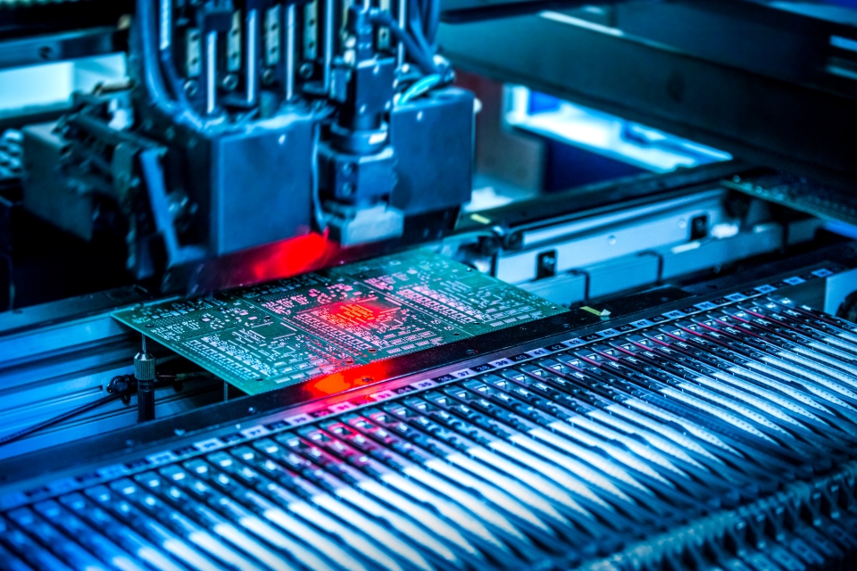 PCB 低碳、智慧制造新典范！经部推运用AI、IoT 及边缘运算</h1>