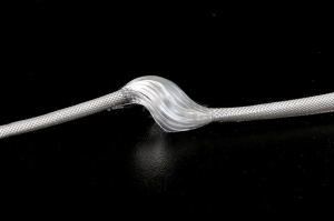 工研院攜手新光合成纖維、合碩生技及紡織所跨域開發出「仿生韌帶支架」,以仿生結構與高分子材料打造出兼具固定強度與提升修復的醫材,幫助斷裂的韌帶更快癒合、穩定恢復,對於長者因創傷而韌帶受損或斷裂,都能藉此快速恢復自在行動力。 工研院/提供 工研院攜手新光合成纖維、合碩生技及紡織所跨域開發出「仿生韌帶支架」,以仿生結構與高分子材料打造出兼具固定強度與提升修復的醫材,幫助斷裂的韌帶更快癒合、穩定恢復,對於長者因創傷而韌帶受損或斷裂,都能藉此快速恢復自在行動力。 工研院/提供