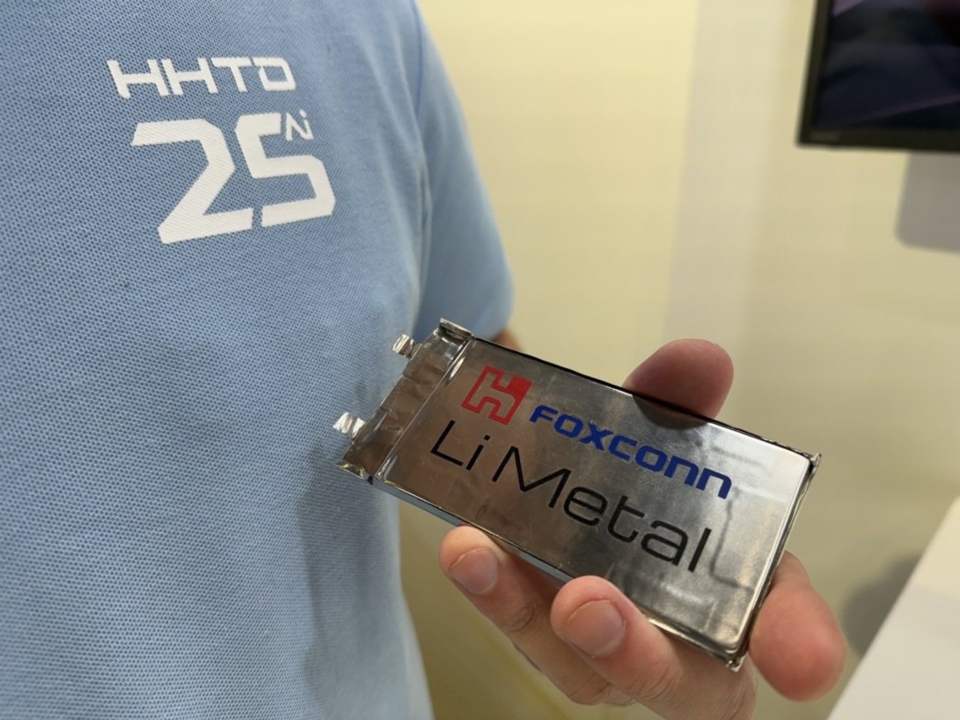 鴻海鋰金屬電池，瞄準輕薄消費電子產品。王郁倫／攝影