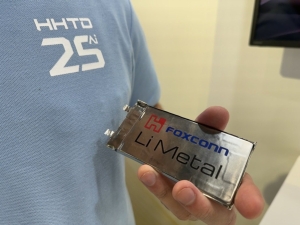 鴻海鋰金屬電池,瞄準輕薄消費電子產品。王郁倫/攝影 鴻海鋰金屬電池,瞄準輕薄消費電子產品。王郁倫/攝影