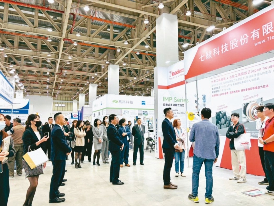 2025台中国际工具机暨智慧制造展（TMTSME 2025）吸引众多厂商采购买主及同业公会组团莅临参观。陈佩均／摄影