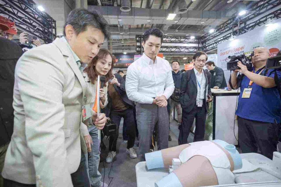 台北市長蔣萬安參訪2025 Meet Taipei台北新創館。