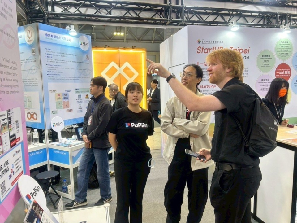 台北新創館展出吸引國際人士參與互動。