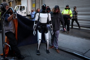 美国政治新闻网站Politico引述知情人士报导，川普政府考虑在明年发布机器人相关的行政命令。路透