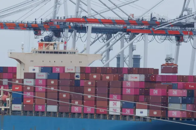 貨櫃海運歐洲線春節前罕見漲價，漲幅上看兩成。路透