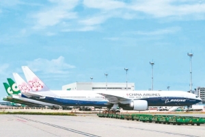 12月下旬对空运需求强劲，报价涨势相对有力，近两个月出口北美的空运报价出现连涨情况。联合报系资料照