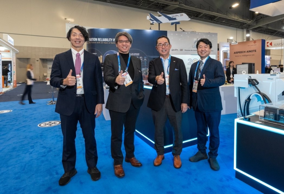 輝能科技、九州電力、中山鐵工所三方攜手，於2026 CES首度發表搭載固態電池之先進模組與零排放工程機械。輝能／提供