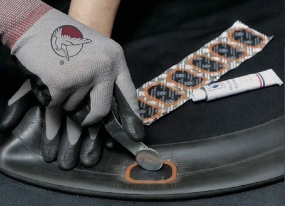 裕仁工業專注於汽機車輪胎修補產品的研發與製造，以「飛鴿PAX」自有品牌享譽國際。 裕仁工業/提供