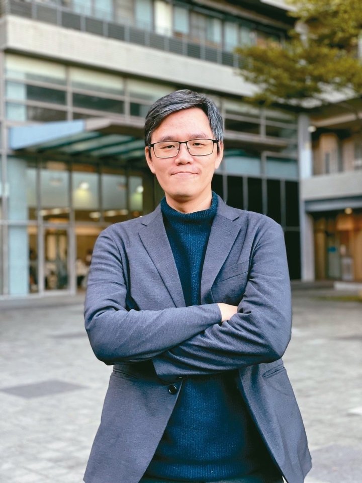 Chun-Wei Huang, associate professor, Department of Materials Science & Engineering, Feng Chia University. Photo by Ching-Chang Wu. Chun-Wei Huang, associate professor, Department of Materials Science & Engineering, Feng Chia University. Photo by Ching-Chang Wu.