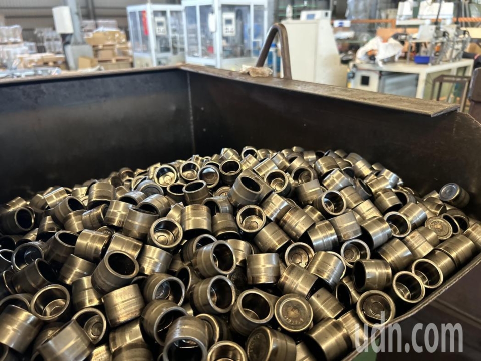 高雄、台南等地的螺絲扣件產業受關稅衝擊已經10個月，不在這次的對等關稅受惠名單內。記者徐白櫻／攝影