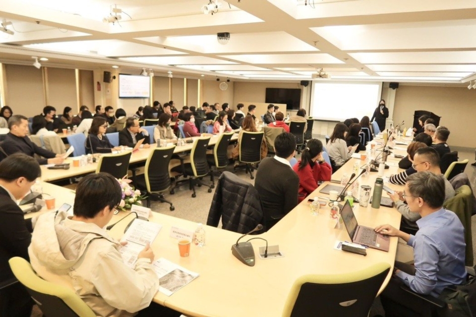 經濟部產業發展署昨（27）日攜手紡織所、紡拓會、工研院、鞋技中心四大法人共同舉辦115年度紡織相關產業專案計畫說明會現場。 李炎奇/攝影