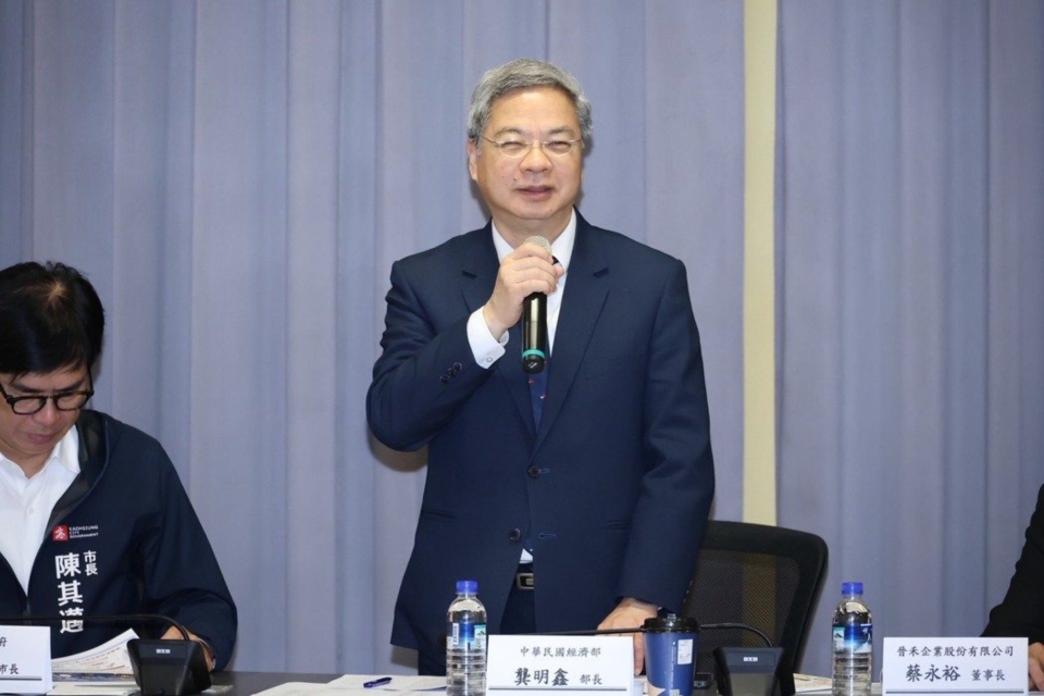 經濟部部長龔明鑫南下主持扣件產業座談會，與9家扣件業者交流。 產發署/提供應