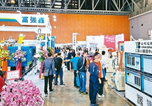 大台南会展中心举办橡塑胶工业展，带动台南地区橡塑胶业创新局。鲁修斌／摄影