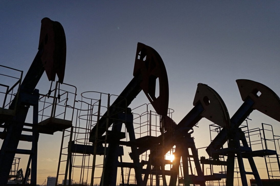 美伊戰爭開打，原油運輸動脈荷姆茲海峽遭封鎖，國際油價恐暴衝。(路透)