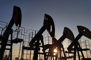 美伊战争开打，原油运输动脉荷姆兹海峡遭封锁，国际油价恐暴冲。(路透)