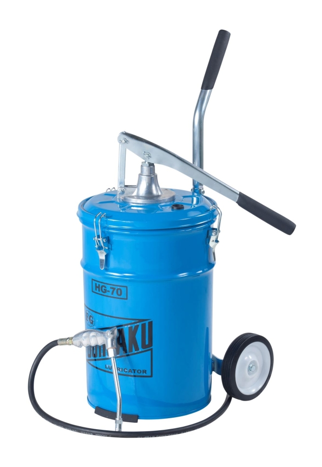Hand operated grease lubricator