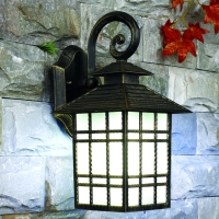 Aluminium with glass diffuser wall lamp