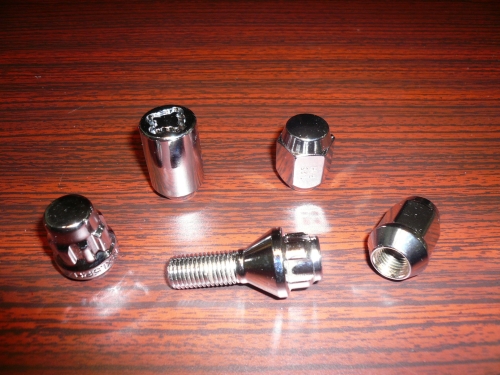 Wheel Lug Nuts & Bolts
