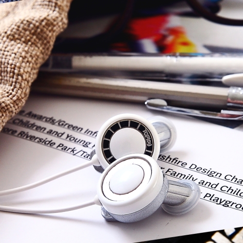 TOPlay MagClip WeTalk+ Mic-Earphone for Smarphone TOPlay MagClip WeTalk+ Mic-Earphone for Smarphone