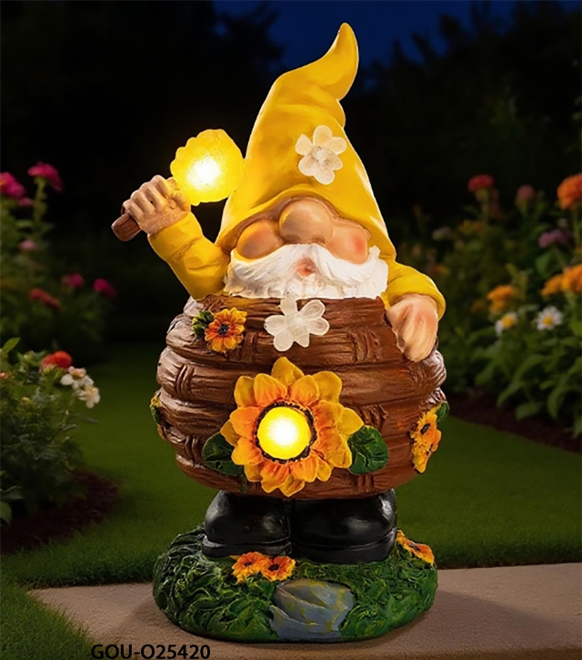 Resin gnome solar light