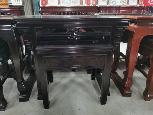 Ebony Altar (H 4'2)