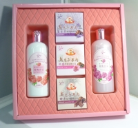 Rose Essence Oil-Added Whitening Skincare Gift Box