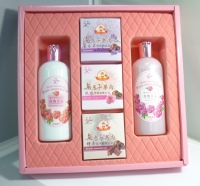 Rose Essence Oil-Added Whitening Skincare Gift Box Rose Essence Oil-Added Whitening Skincare Gift Box