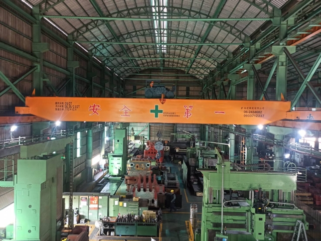 Special crane for machinery factory