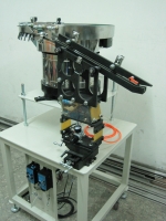 Vibrating screw feeder