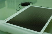 太阳能汽车电池充电器