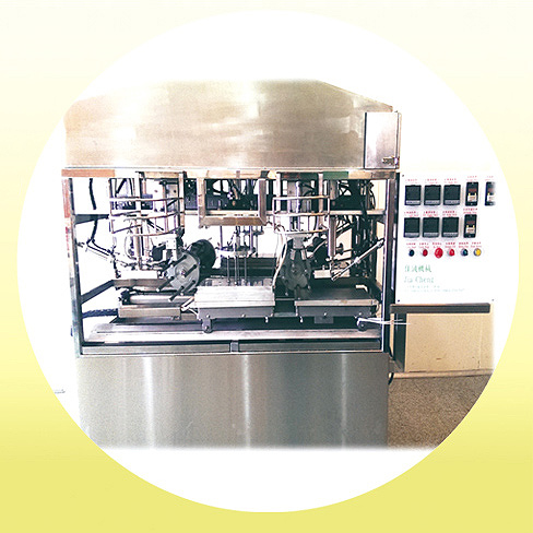 Fully automatic egg-roll maker