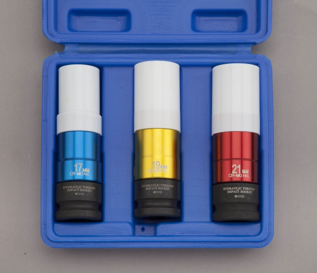 HYDRAULIC TORSION DUAL TORQUE IMPACT SOCKET