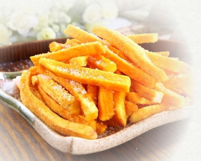 Vacuum-fried yam chips with sea salt