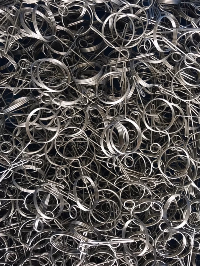 SPRINGS FOR LIGHTING