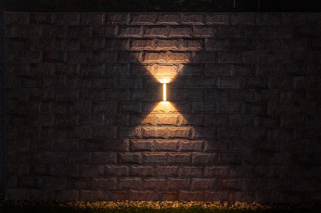 WALL LIGHT