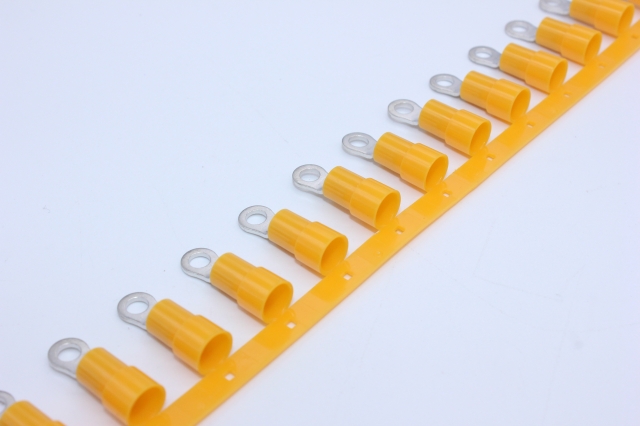 Round insulated connecting terminal