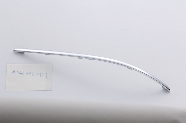 R.BUMPER CHROME MOULDING RH W246 12-