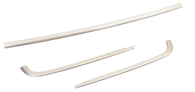 R.BUMPER MOULDING COVER CENTER W202 93-96