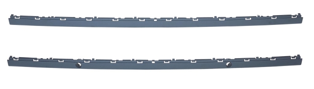 R.BUMPER STRIP W/HOLE CENTER E39 02-03