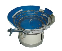 Full-wave vibratory feeders
