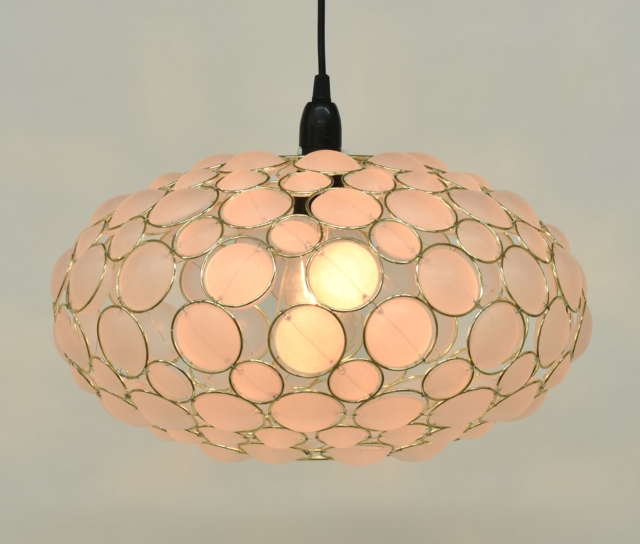 Polished brass and frosted PS beads pendant Polished brass and frosted PS beads pendant