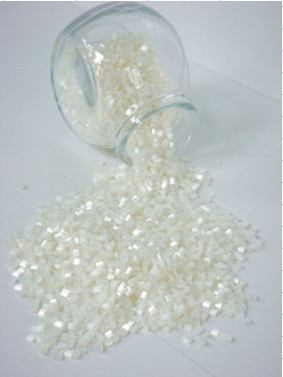 Shelly-shining plastic resins