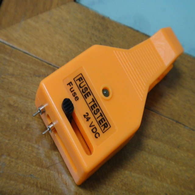 Combination Fuse Tester/Puller Combination Fuse Tester/Puller