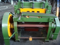 Shearing machine (with 2`x2` worktable) Shearing machine (with 2`x2` worktable)