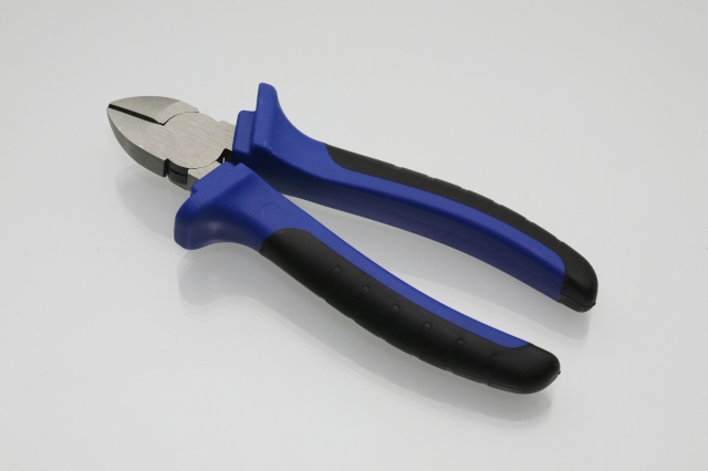 Diagonal cutting pliers