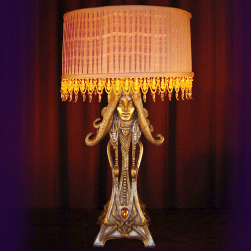LADY WITH NECKLACE TABLE LAMP