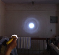 超远距LED强光手电筒(夜间照)