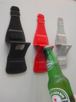 MAG. BOTTLE-SHAPED OPENER